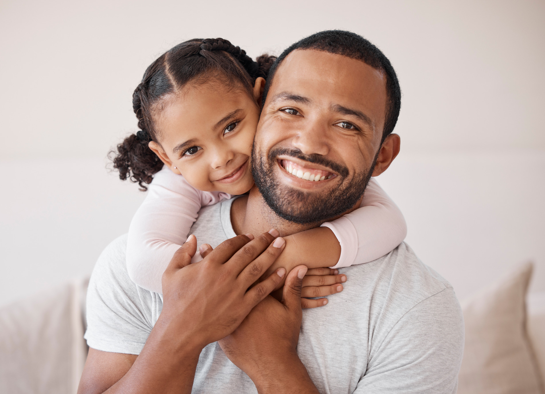 AdobeStock_531900479 v2 Father and daughter hug on their way to an impacted canine appointment in Seminole FL